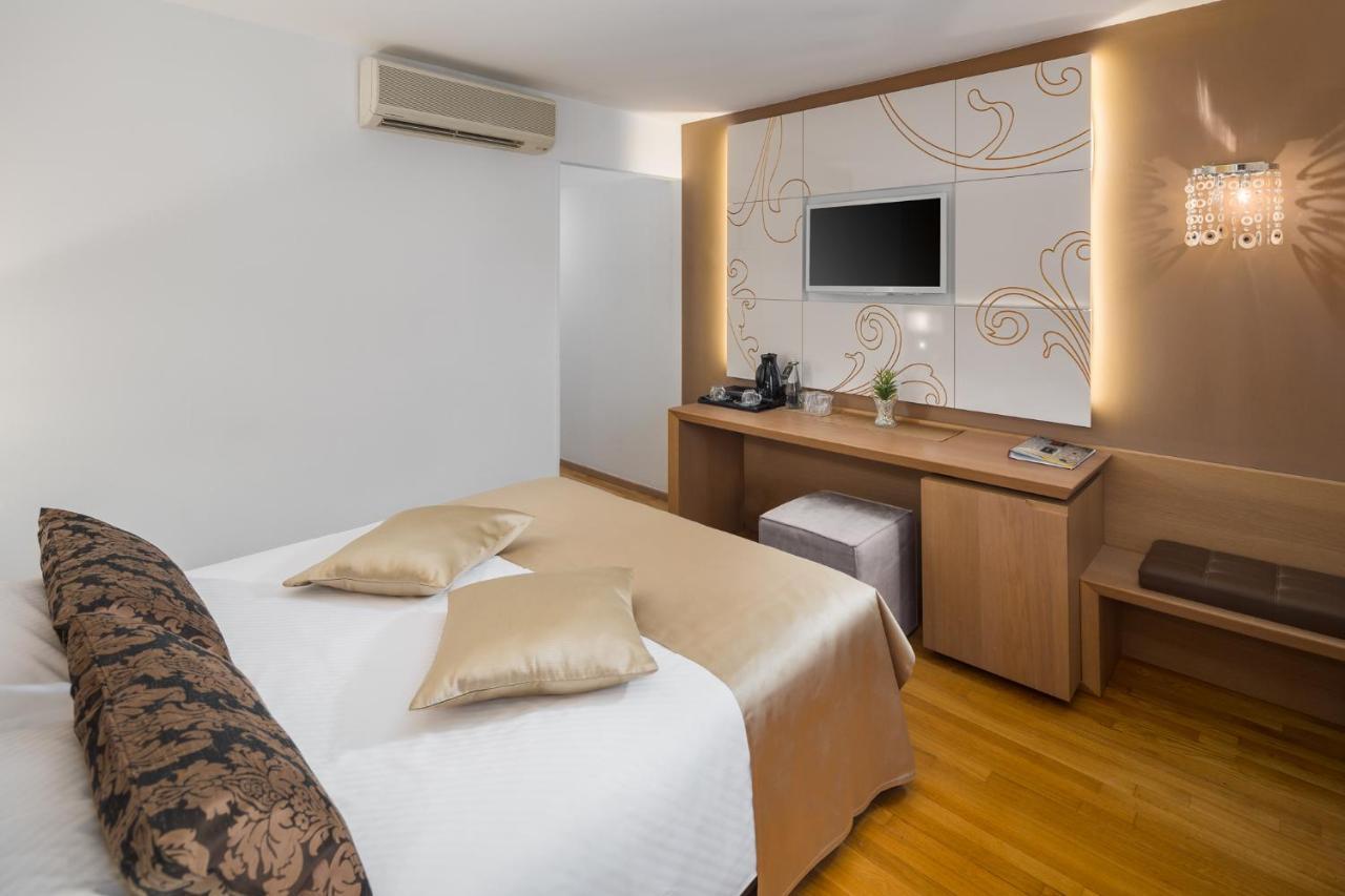 Hotel Cittar Новиград Екстериор снимка