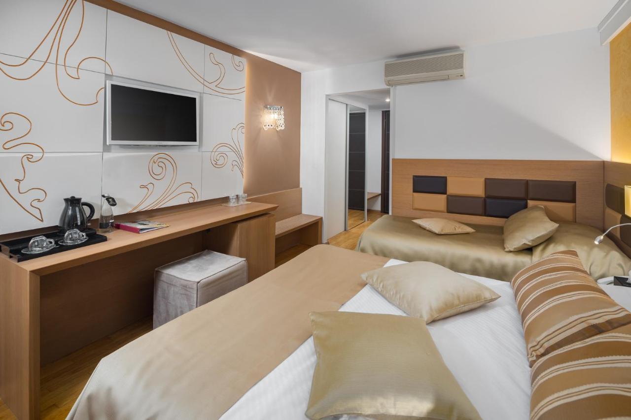 Hotel Cittar Новиград Екстериор снимка