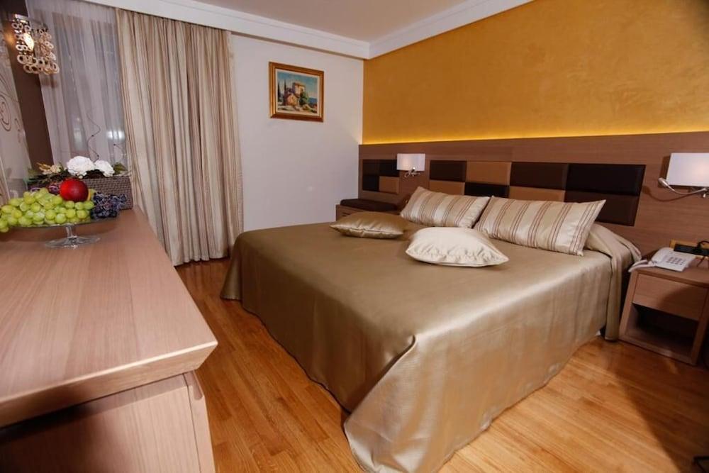 Hotel Cittar Новиград Екстериор снимка