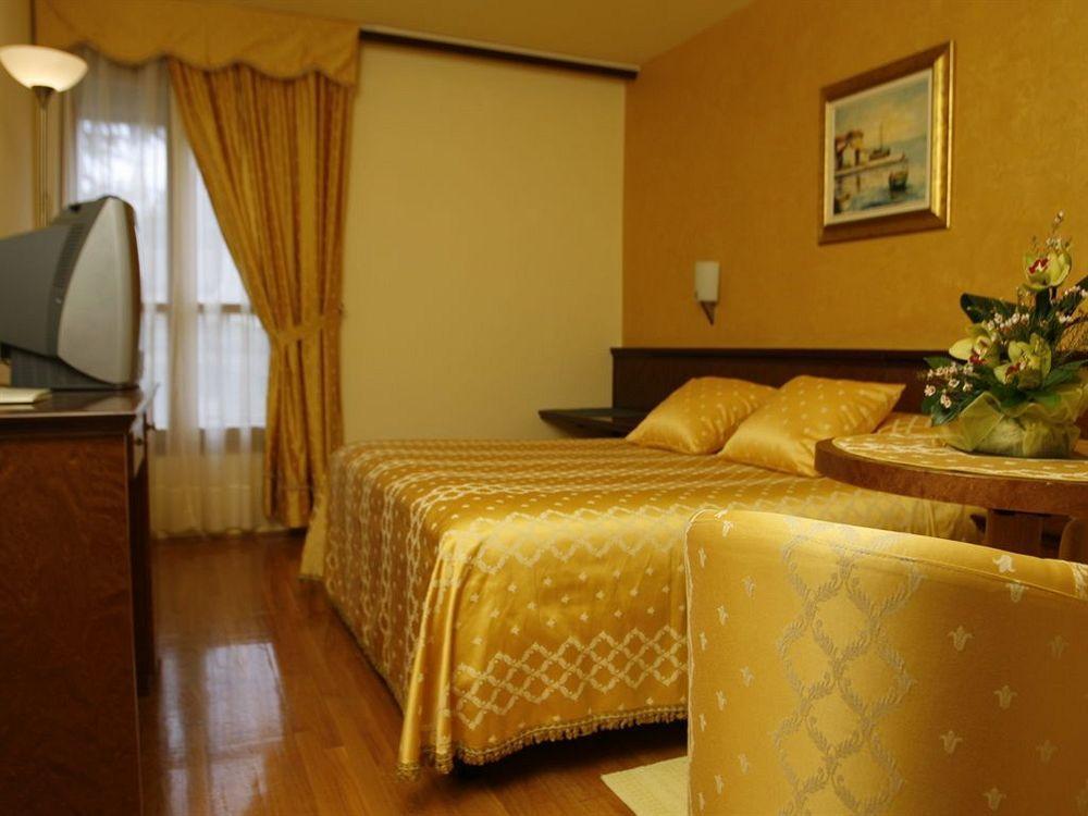 Hotel Cittar Новиград Екстериор снимка